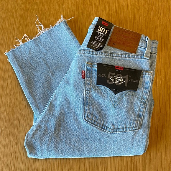 Levi’s Original Fit 501s Cropped - Raw Hem - NWT! - Picture 1 of 8